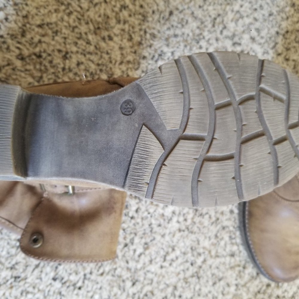 Boots - Picture 3 of 5